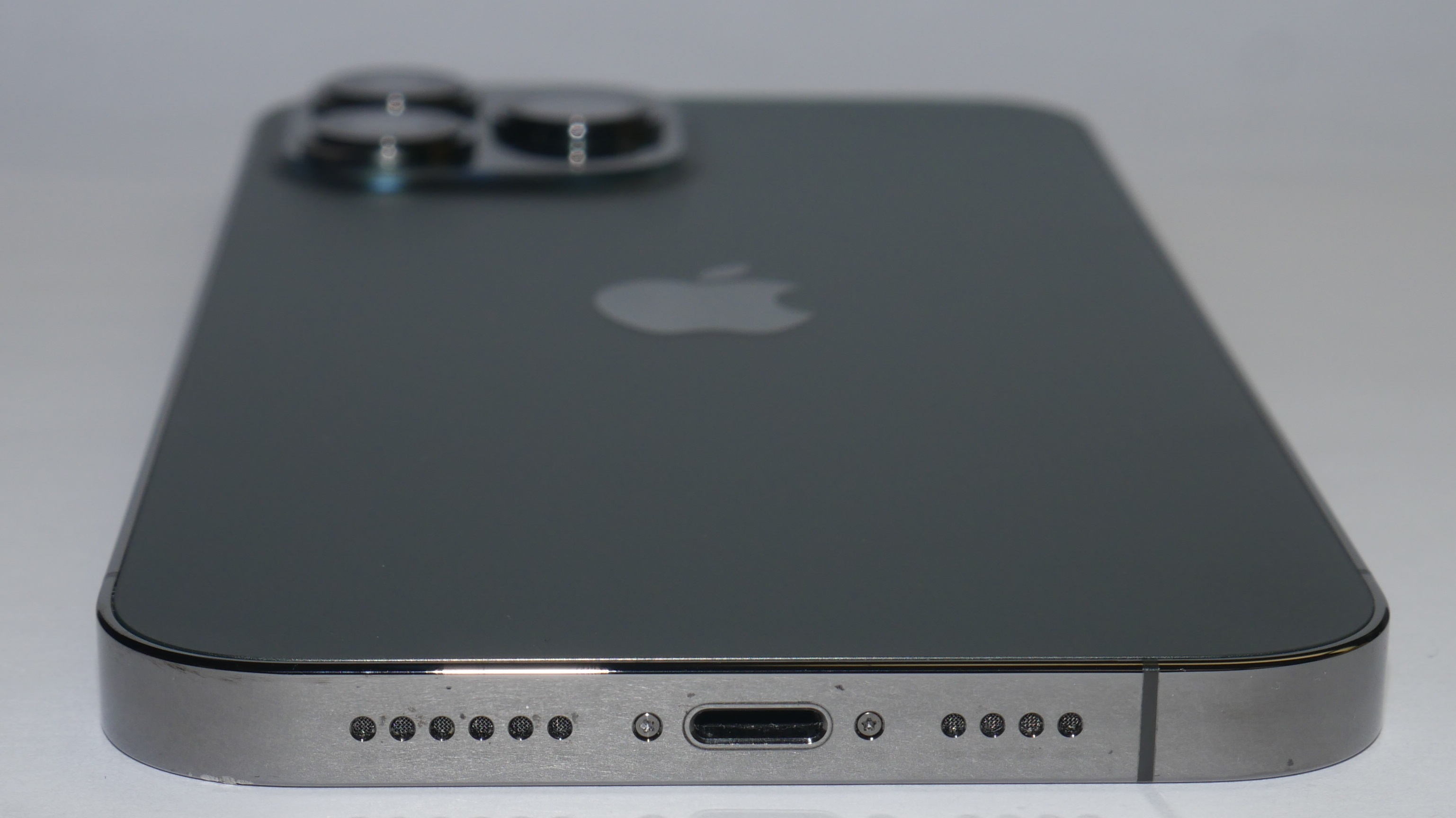 Apple iPhone 13 Pro Max 128GB Graphite UNLOCKED MLKL3LL/A GRADE C